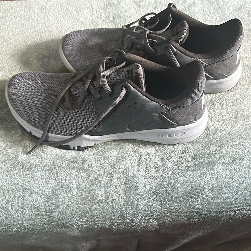 Men’s Nikes Flex 8W